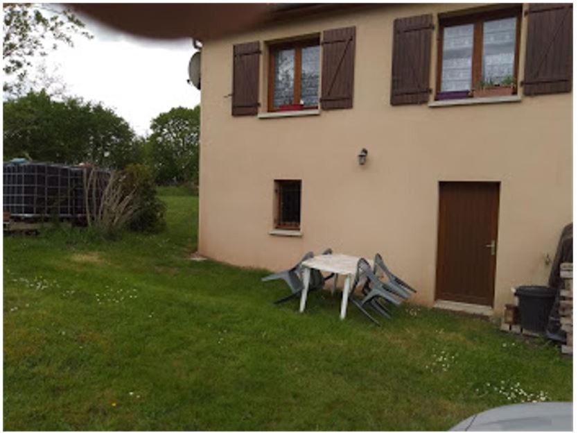 Appartamento Chez Yannick Oradour-sur-Glane Esterno foto